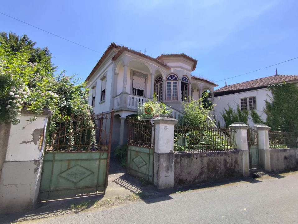 Moradia T6 para Venda em Aguada de Cima Foto 1