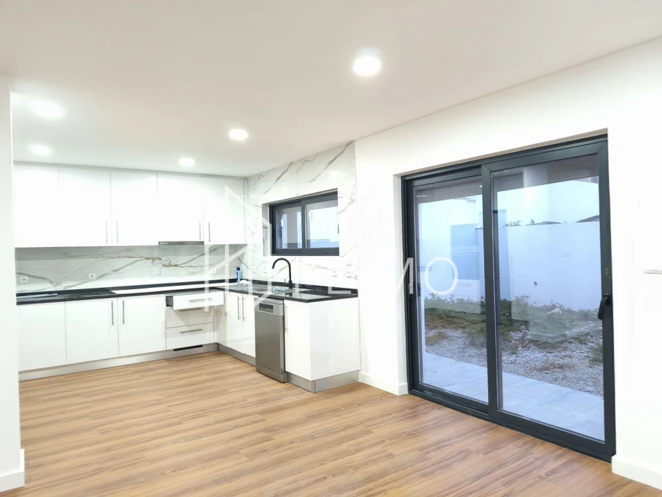 Moradia T3 para Venda em Vila de Cucujães Foto 17