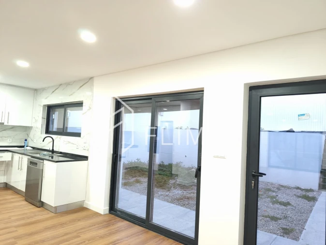 Moradia T3 para Venda em Vila de Cucujães Foto 19