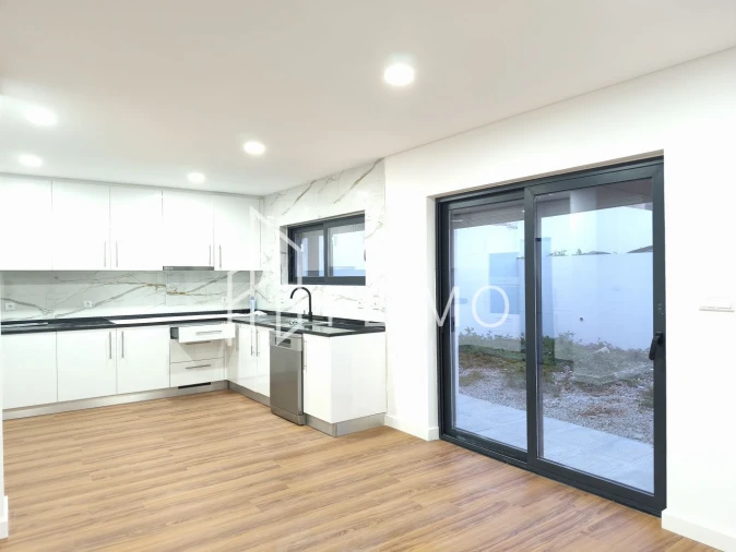 Moradia T3 para Venda em Vila de Cucujães Foto 18