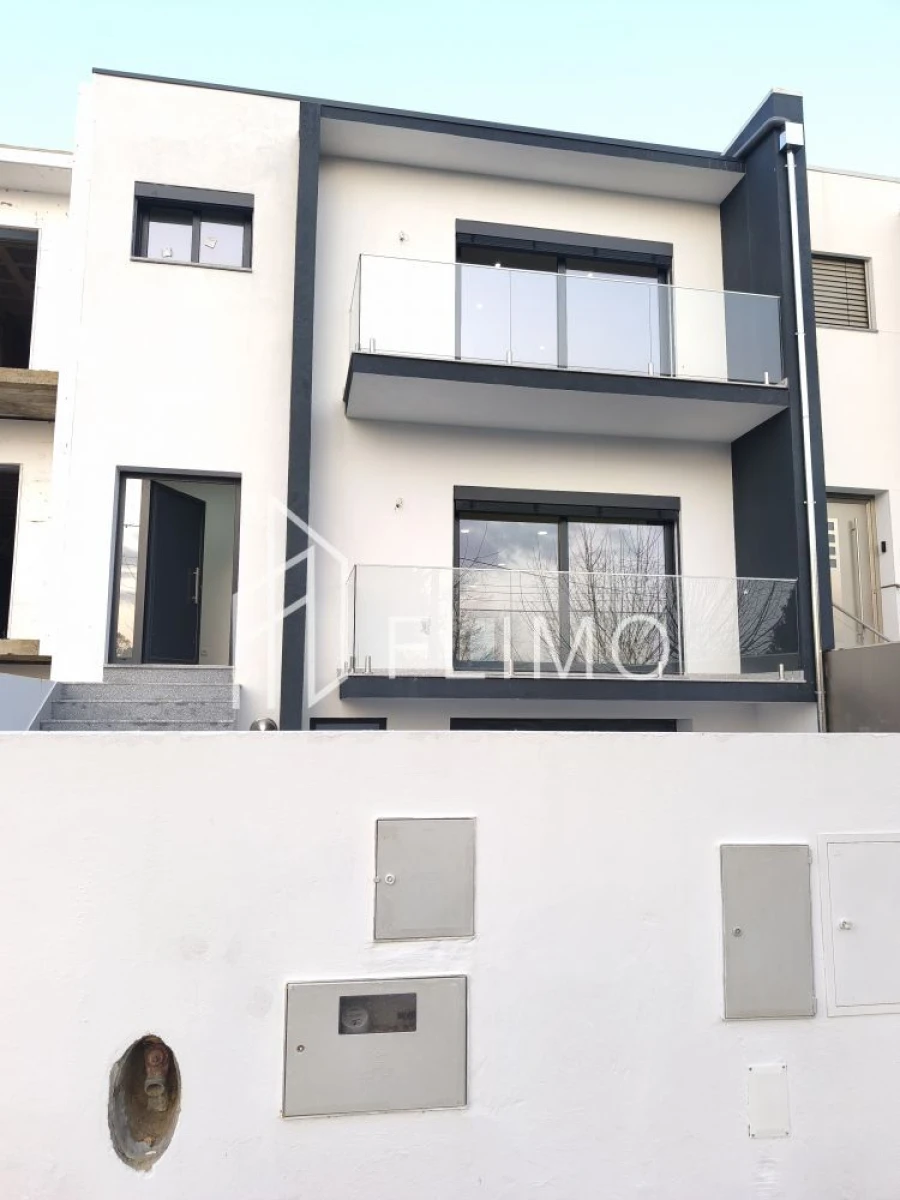 Moradia T3 para Venda em Vila de Cucujães Foto 8