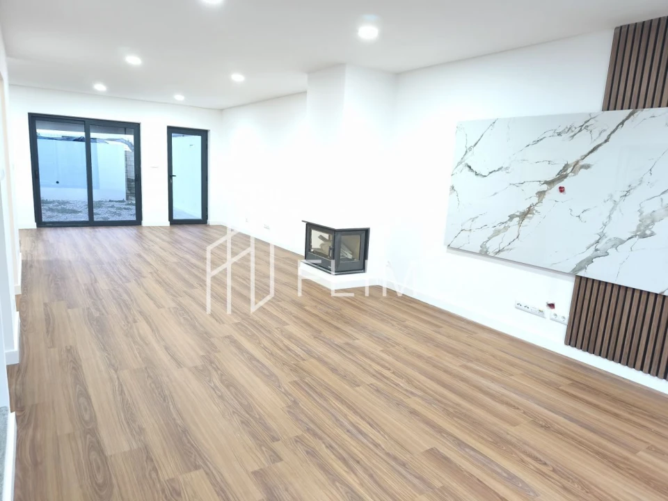 Moradia T3 para Venda em Vila de Cucujães Foto 11