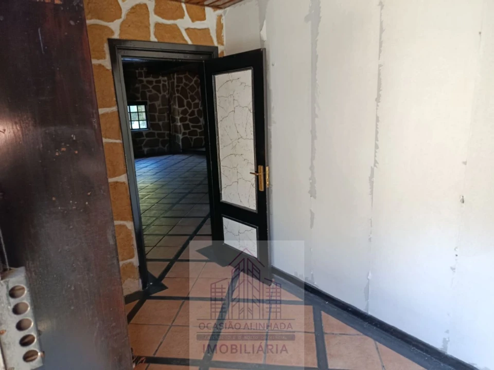 Loja para Arrendamento em Oliveira do Hospital e São Paio de Gramaços Foto 4