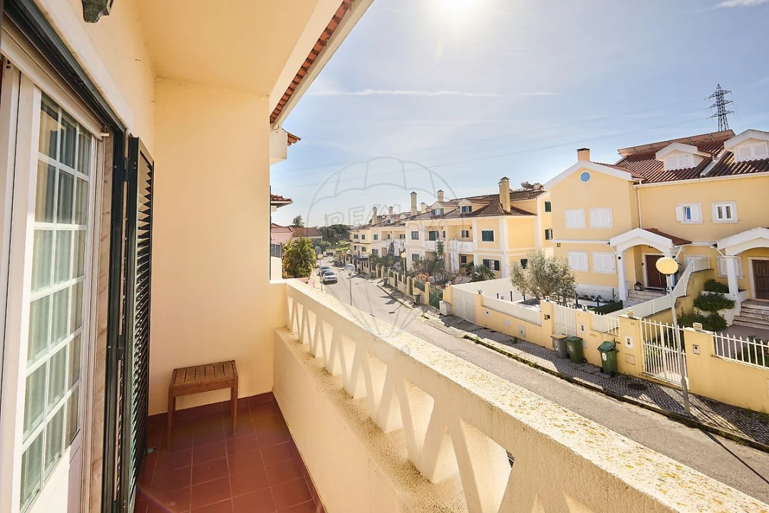 Moradia T6 para Venda em Charneca de Caparica e Sobreda Foto 17