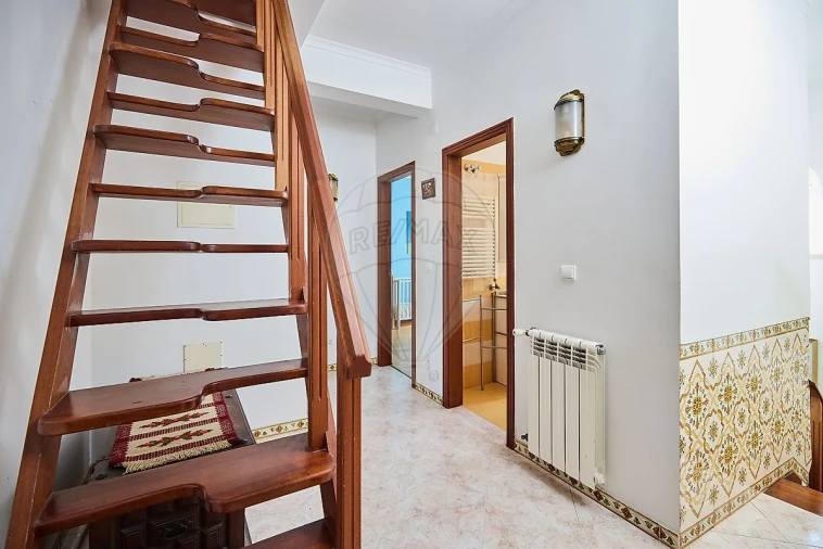 Moradia T6 para Venda em Charneca de Caparica e Sobreda Foto 12