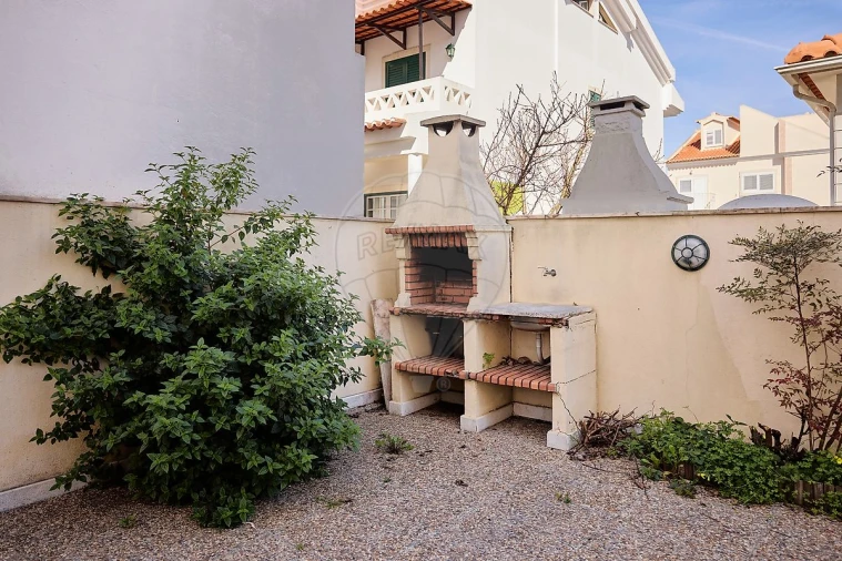 Moradia T6 para Venda em Charneca de Caparica e Sobreda Foto 39