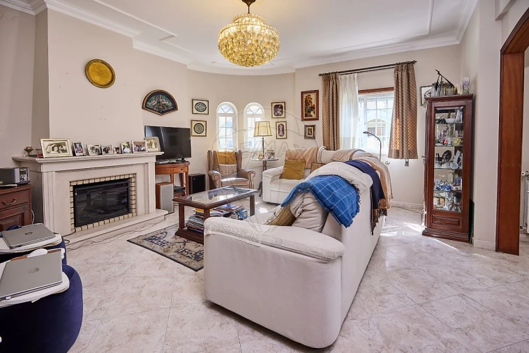 Moradia T6 para Venda em Charneca de Caparica e Sobreda Foto 9