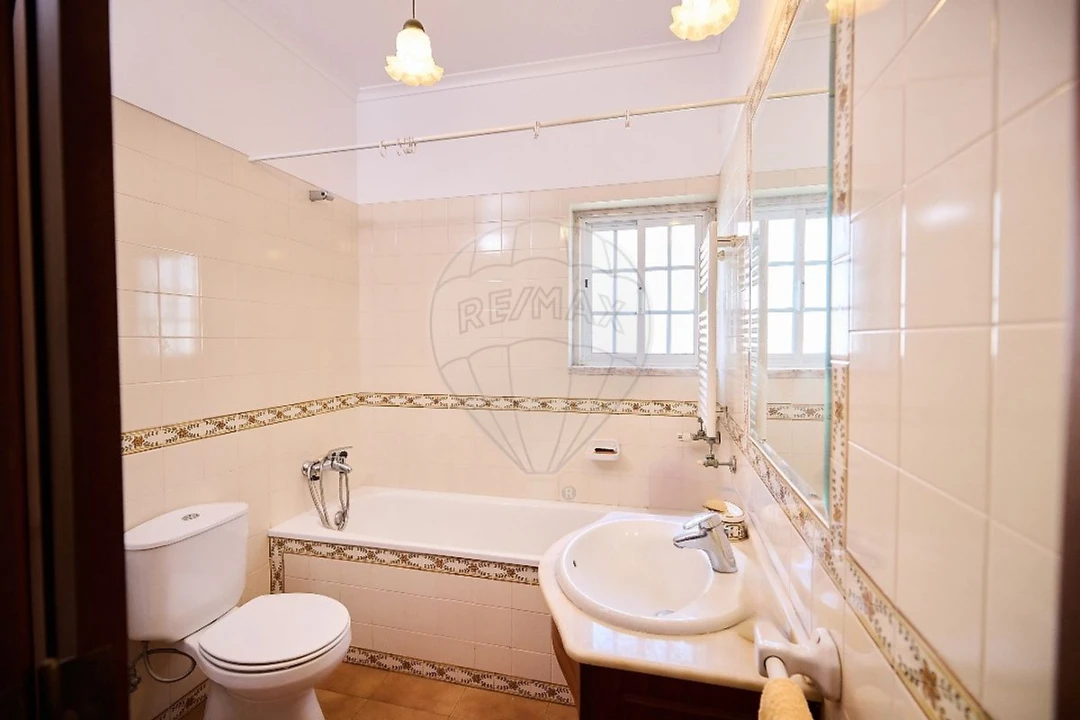 Moradia T6 para Venda em Charneca de Caparica e Sobreda Foto 7