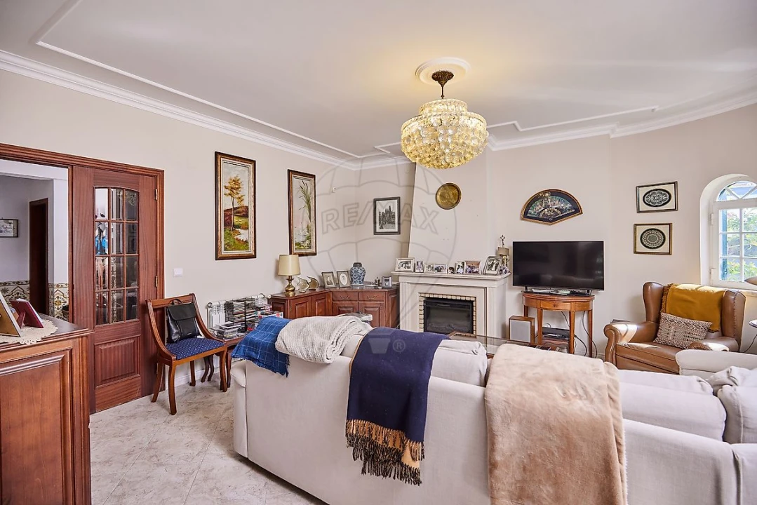 Moradia T6 para Venda em Charneca de Caparica e Sobreda Foto 8