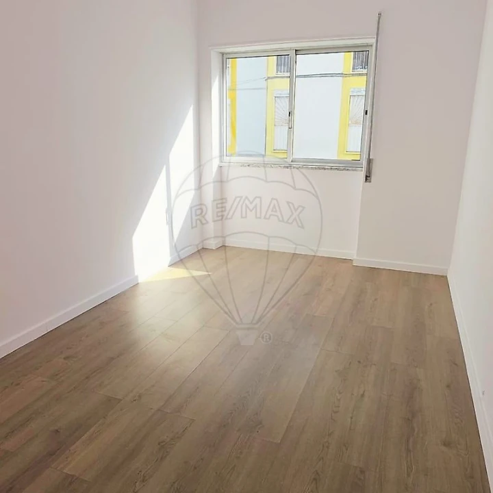 Apartamento T3 para Arrendamento em Baixa da Banheira e Vale da Amoreira Foto 2