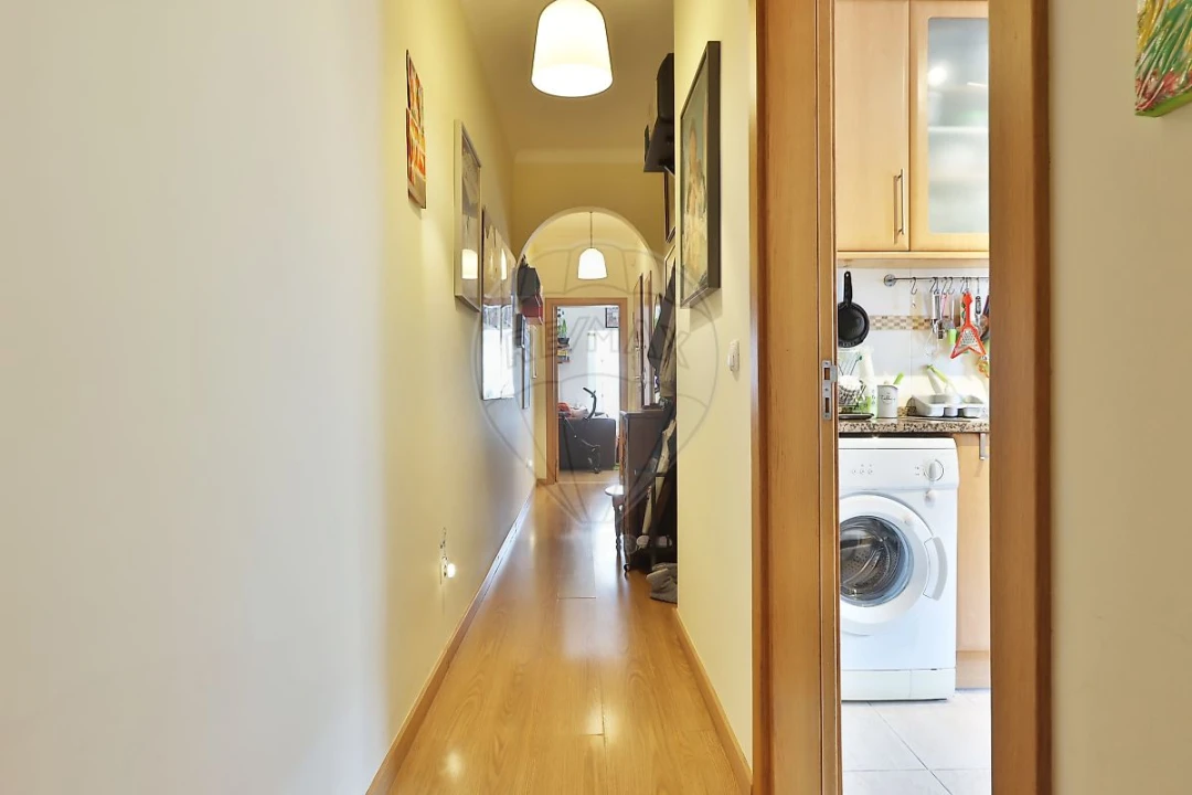 Apartamento T2 para Venda em Benfica Foto 3