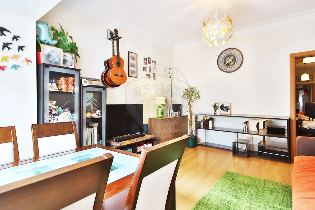Apartamento T2 para Venda em Benfica Foto 2
