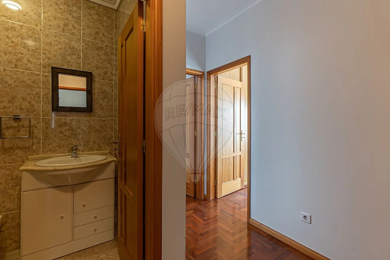 Apartamento T2 para Arrendamento em Mafamude e Vilar do Paraíso Foto 8