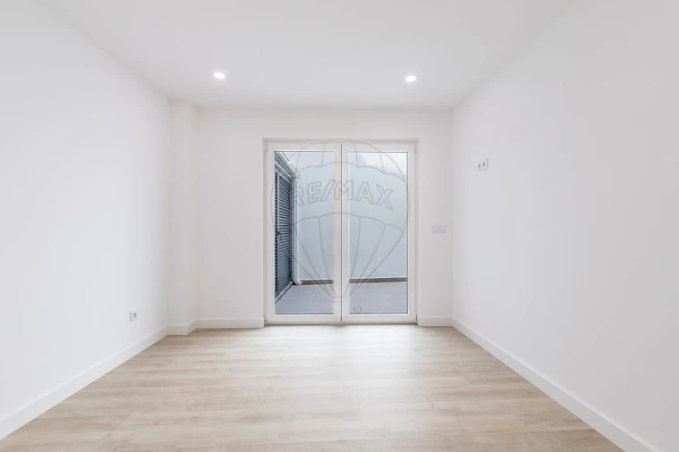 Apartamento T2 para Venda em Santa Maria, São Pedro e Matacães Foto 11