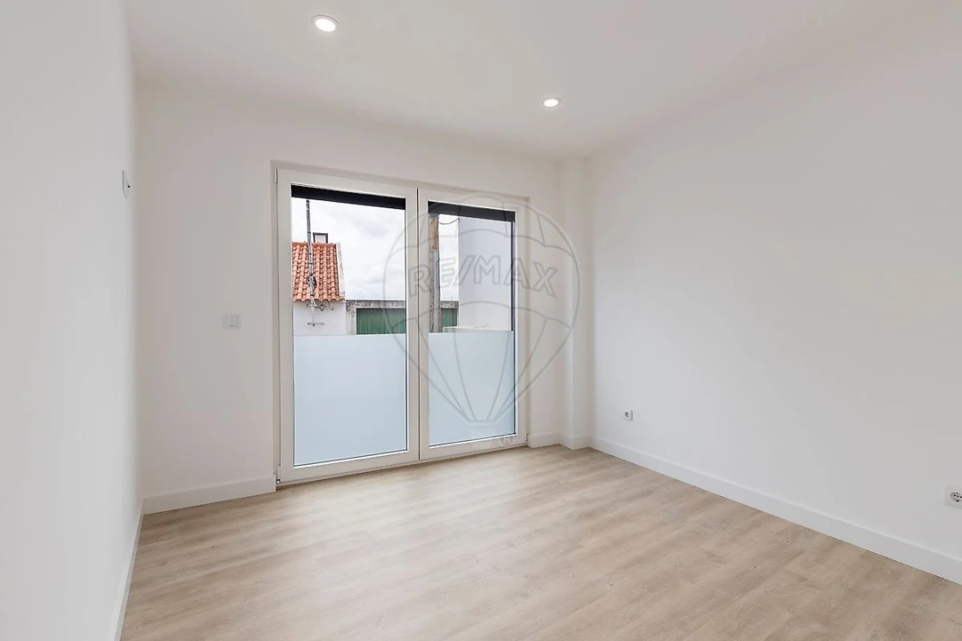 Apartamento T2 para Venda em Santa Maria, São Pedro e Matacães Foto 17