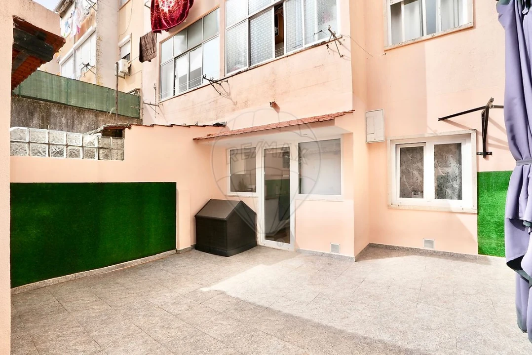 Apartamento T2 para Venda em Venteira Foto 12