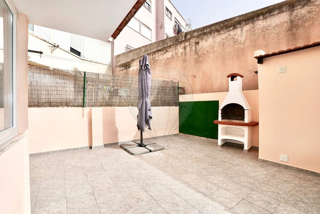 Apartamento T2 para Venda em Venteira Foto 9