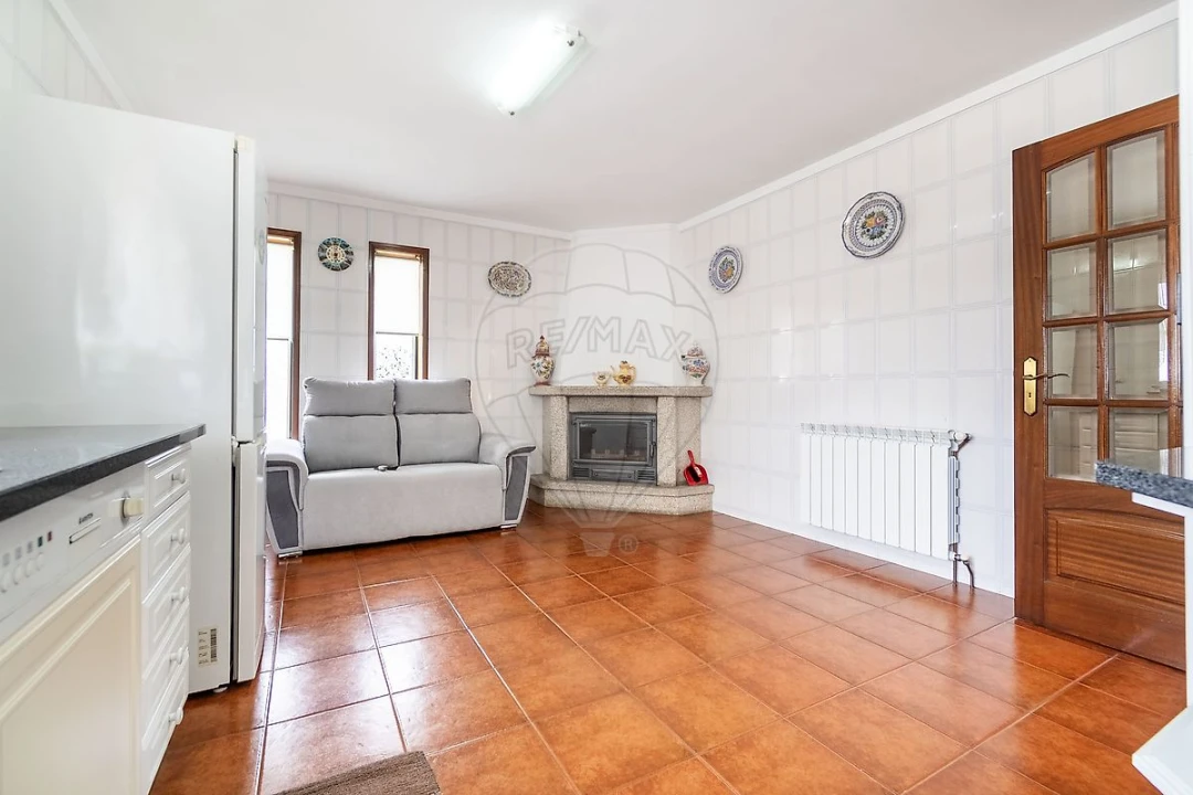 Moradia T4 para Venda em São Pedro de Castelões Foto 23