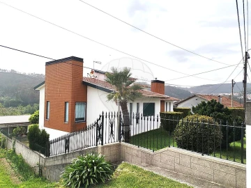 Moradia T4 para Venda em São Pedro de Castelões