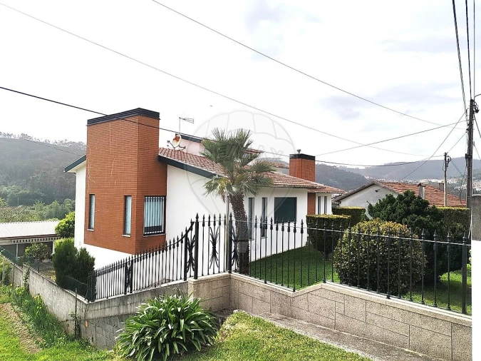 Moradia T4 para Venda em São Pedro de Castelões Foto 38