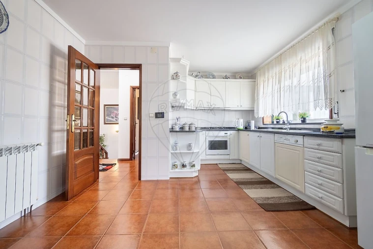 Moradia T4 para Venda em São Pedro de Castelões Foto 22