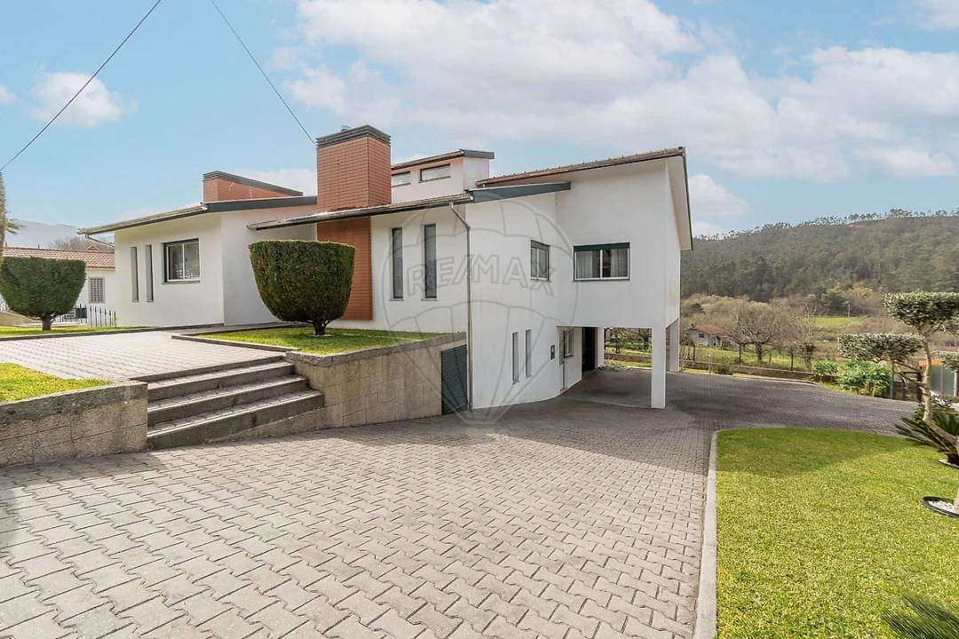 Moradia T4 para Venda em São Pedro de Castelões Foto 3