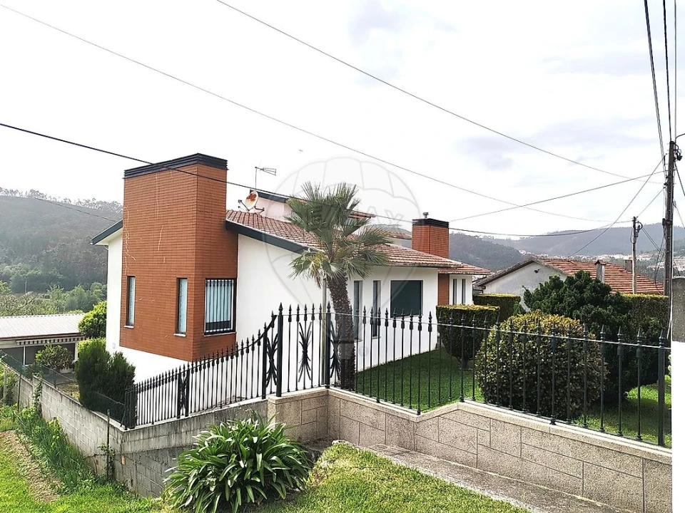 Moradia T4 para Venda em São Pedro de Castelões Foto 38