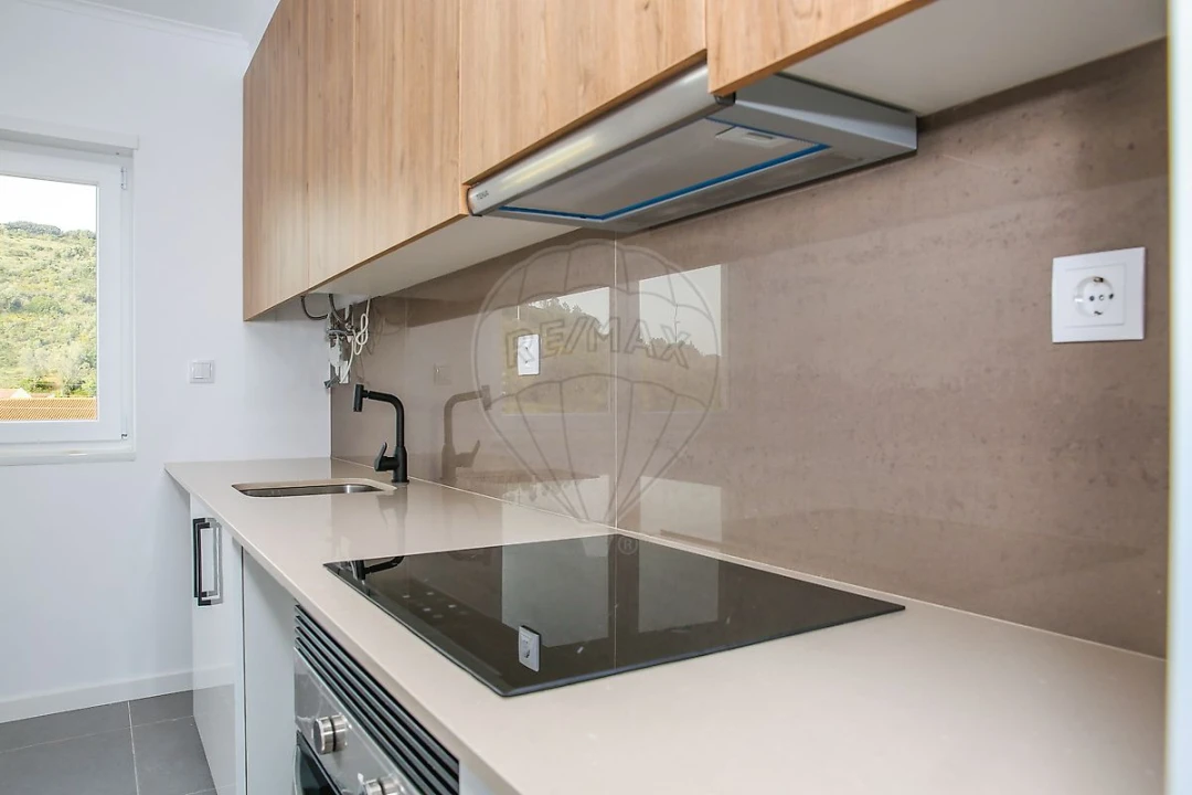 Apartamento T2 para Arrendamento em Arranho Foto 7