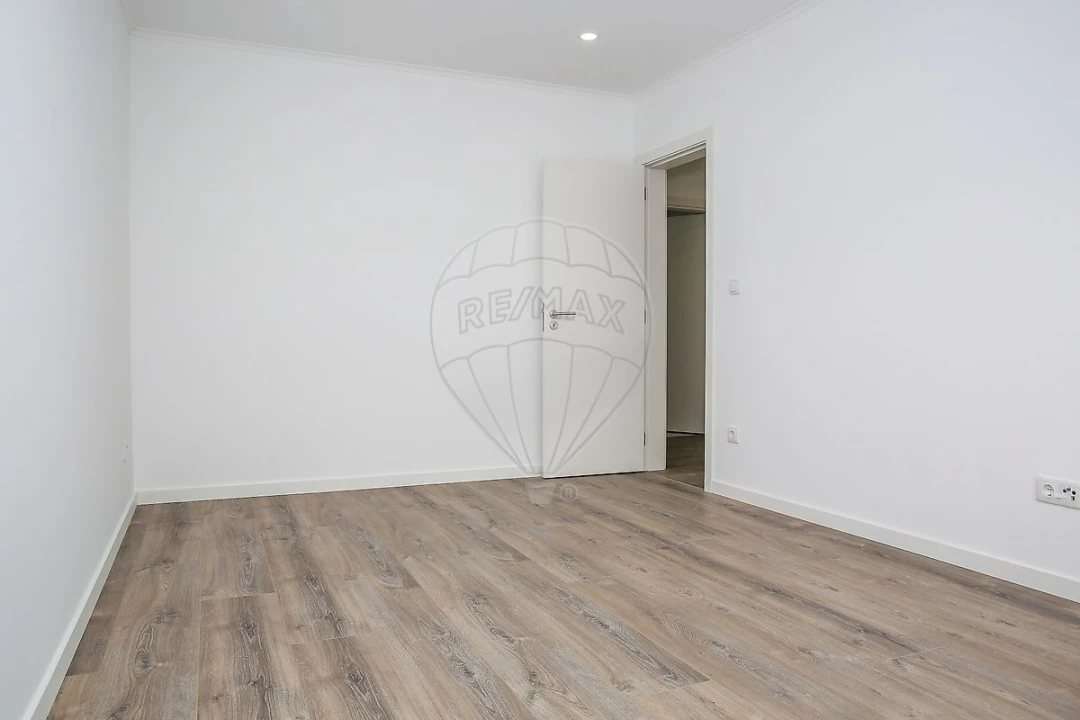 Apartamento T2 para Arrendamento em Arranho Foto 4