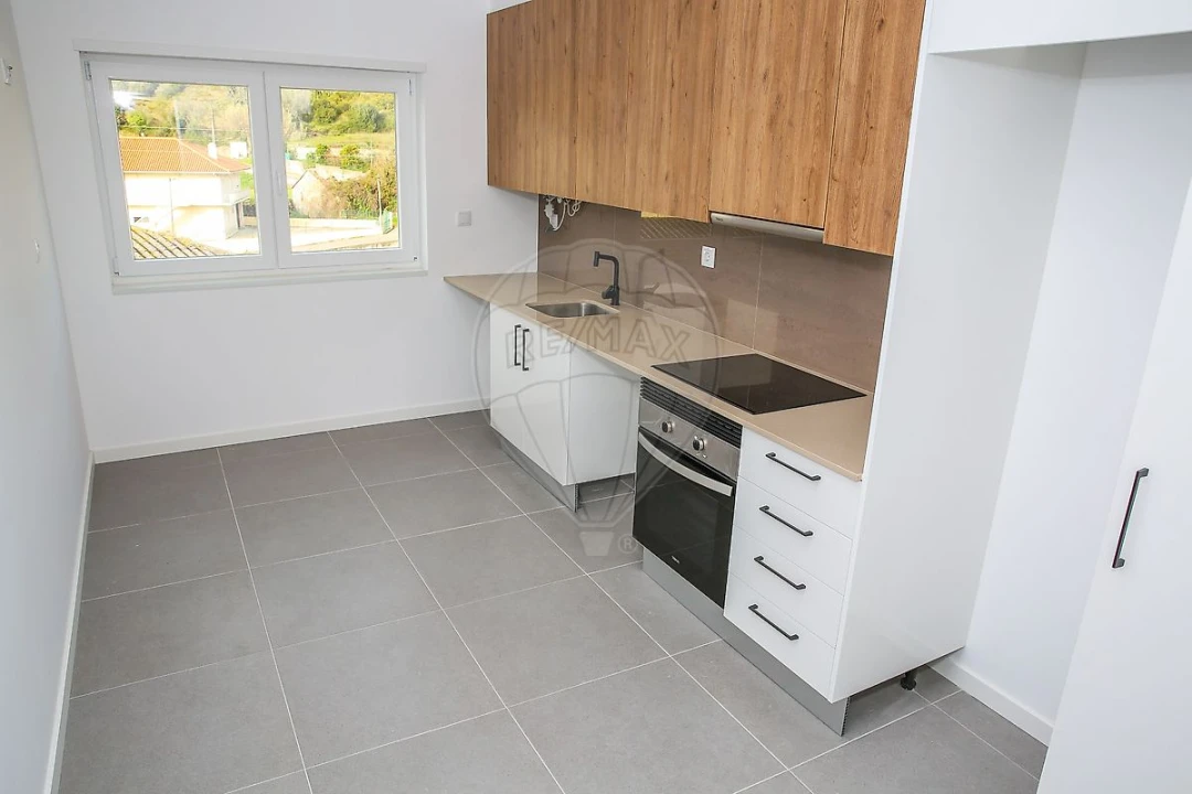 Apartamento T2 para Arrendamento em Arranho Foto 1