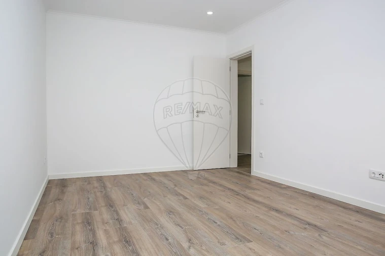 Apartamento T2 para Arrendamento em Arranho Foto 4