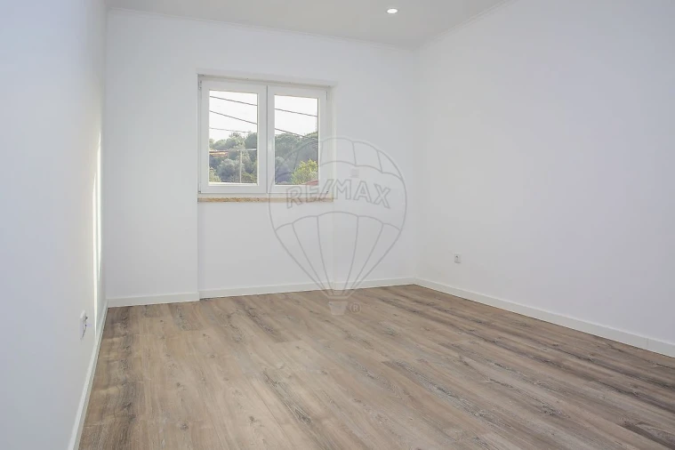 Apartamento T2 para Arrendamento em Arranho Foto 6