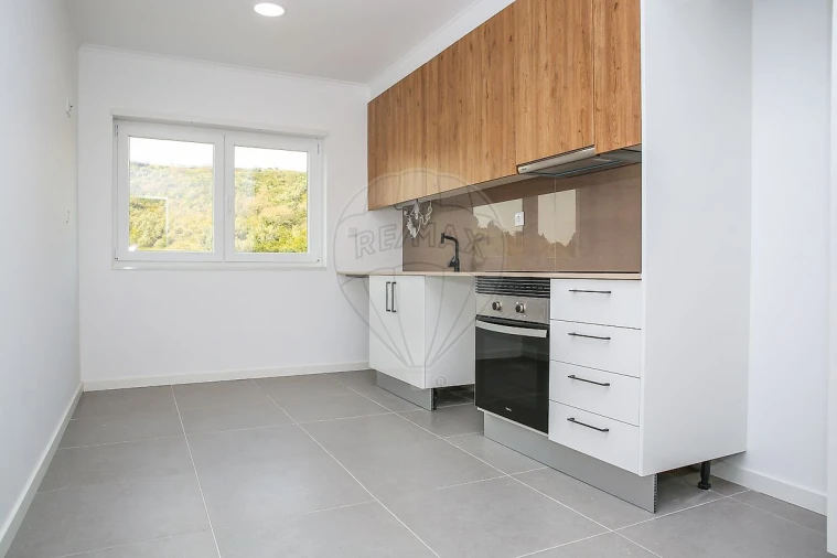 Apartamento T2 para Arrendamento em Arranho Foto 3