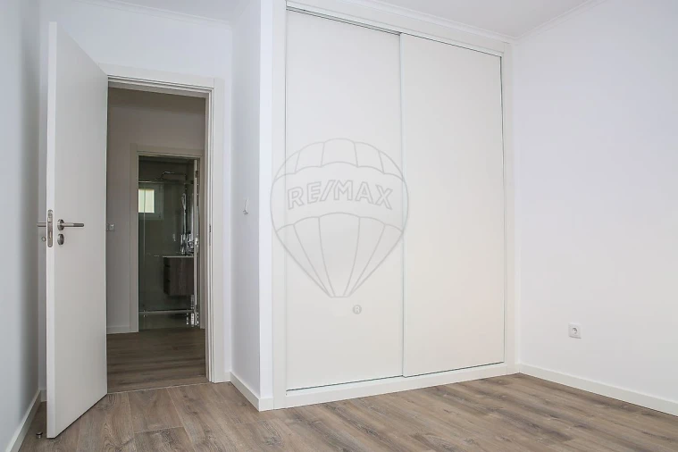 Apartamento T2 para Arrendamento em Arranho Foto 9