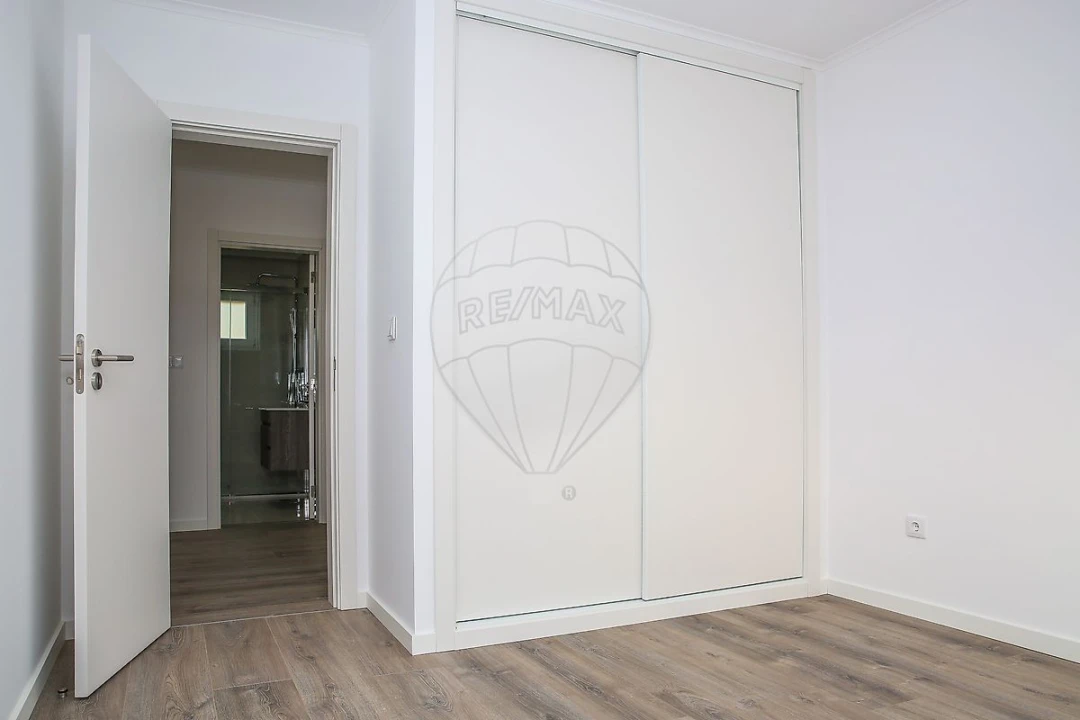 Apartamento T2 para Arrendamento em Arranho Foto 9