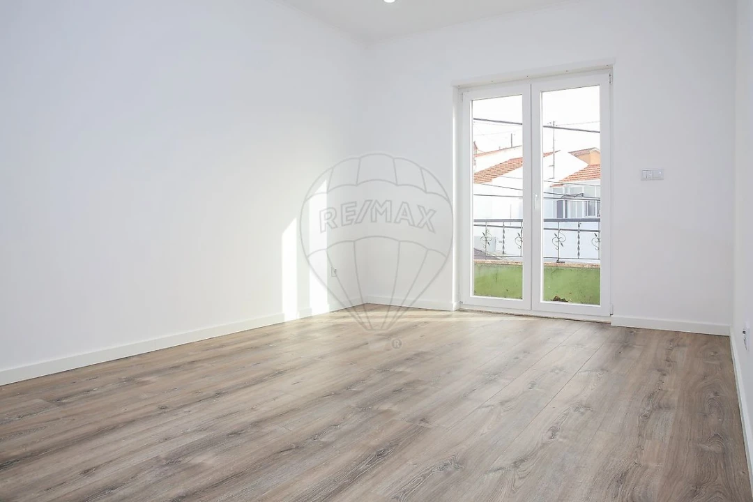 Apartamento T2 para Arrendamento em Arranho Foto 8