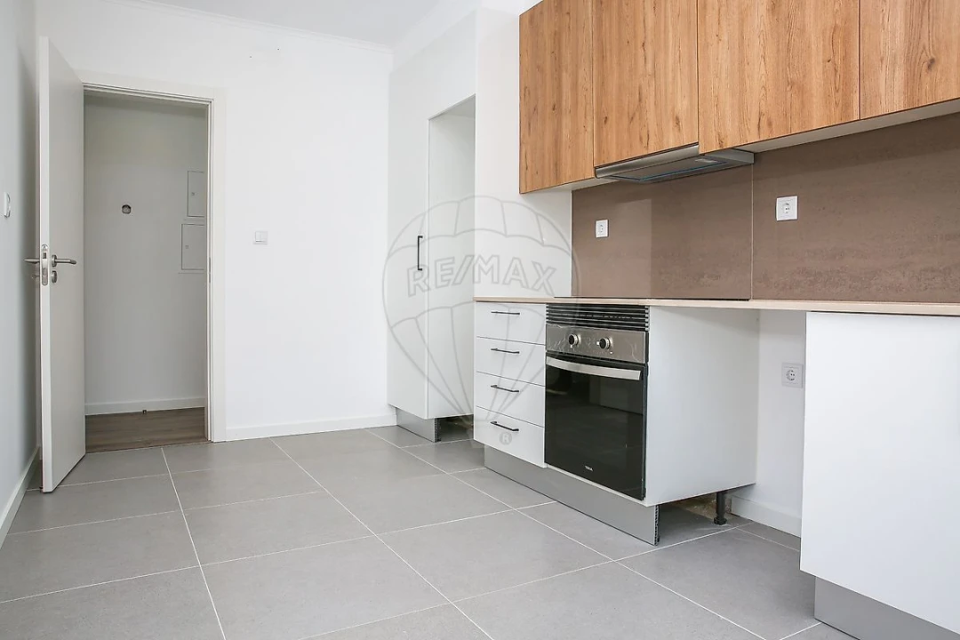 Apartamento T2 para Arrendamento em Arranho Foto 2