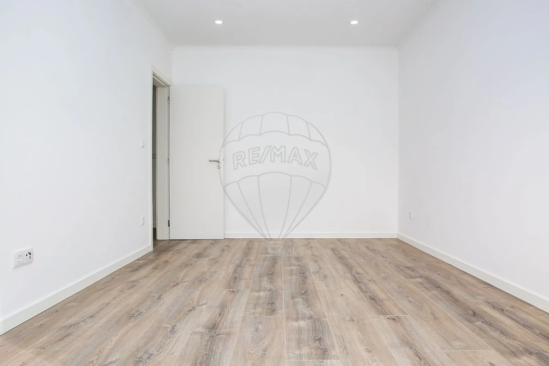 Apartamento T2 para Arrendamento em Arranho Foto 15