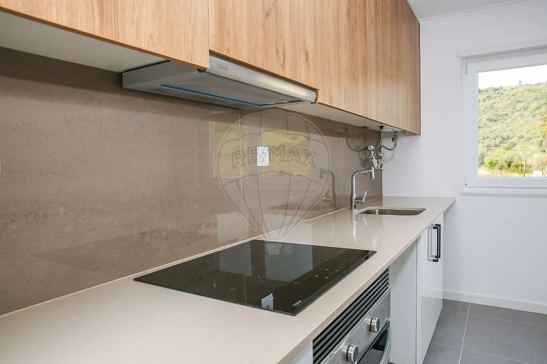 Apartamento T2 para Arrendamento em Arranho Foto 3