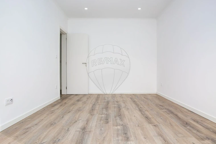 Apartamento T2 para Arrendamento em Arranho Foto 15