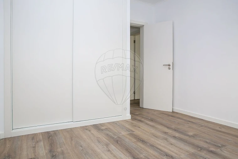 Apartamento T2 para Arrendamento em Arranho Foto 6
