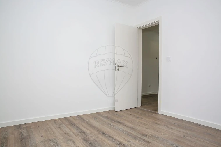 Apartamento T2 para Arrendamento em Arranho Foto 13