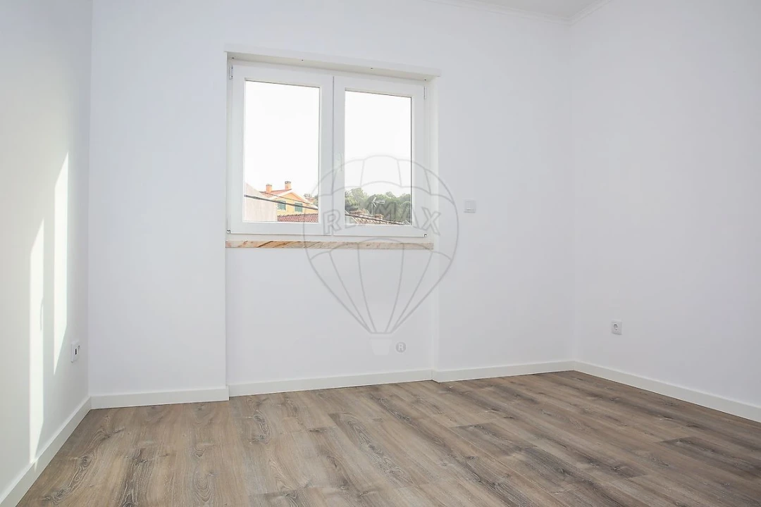 Apartamento T2 para Arrendamento em Arranho Foto 7