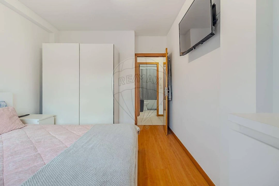 Apartamento T2 para Venda em Campo e Sobrado Foto 4