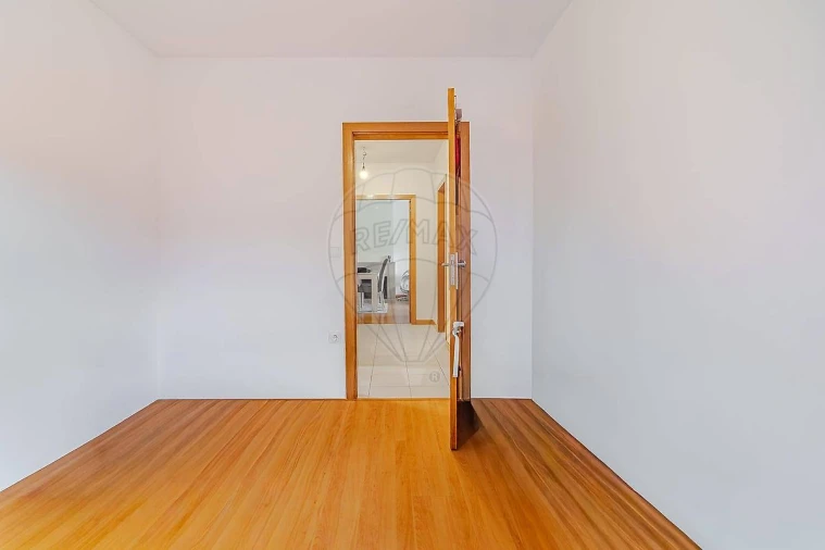 Apartamento T2 para Venda em Campo e Sobrado Foto 16