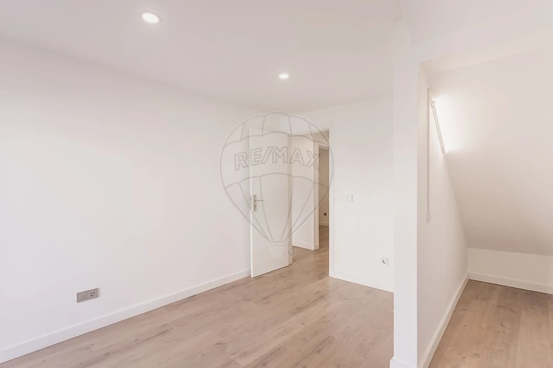 Moradia T3 para Venda em Santa Iria de Azoia, São João da Talha e Bobadela Foto 26