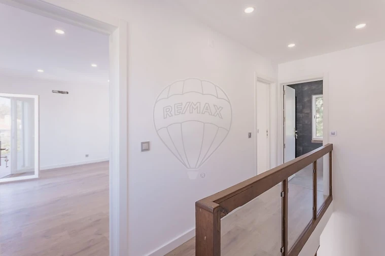 Moradia T3 para Venda em Santa Iria de Azoia, São João da Talha e Bobadela Foto 4