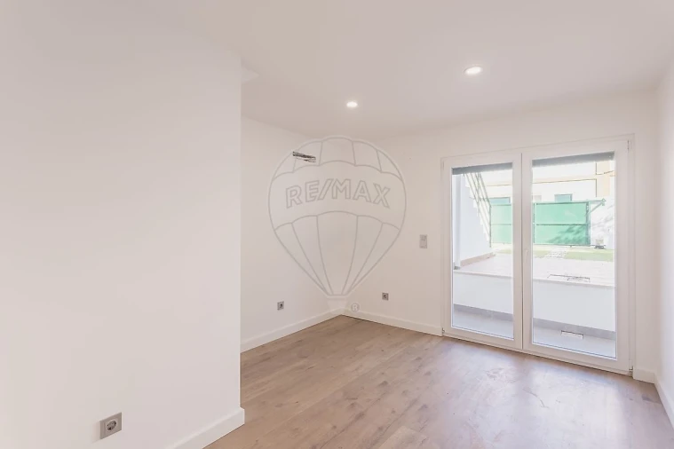 Moradia T3 para Venda em Santa Iria de Azoia, São João da Talha e Bobadela Foto 24