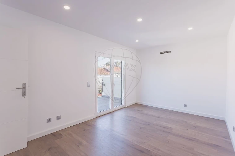 Moradia T3 para Venda em Santa Iria de Azoia, São João da Talha e Bobadela Foto 5