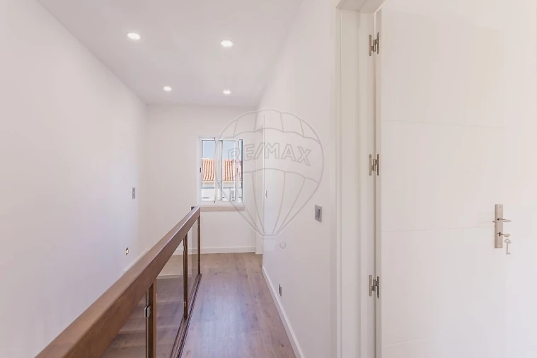 Moradia T3 para Venda em Santa Iria de Azoia, São João da Talha e Bobadela Foto 3